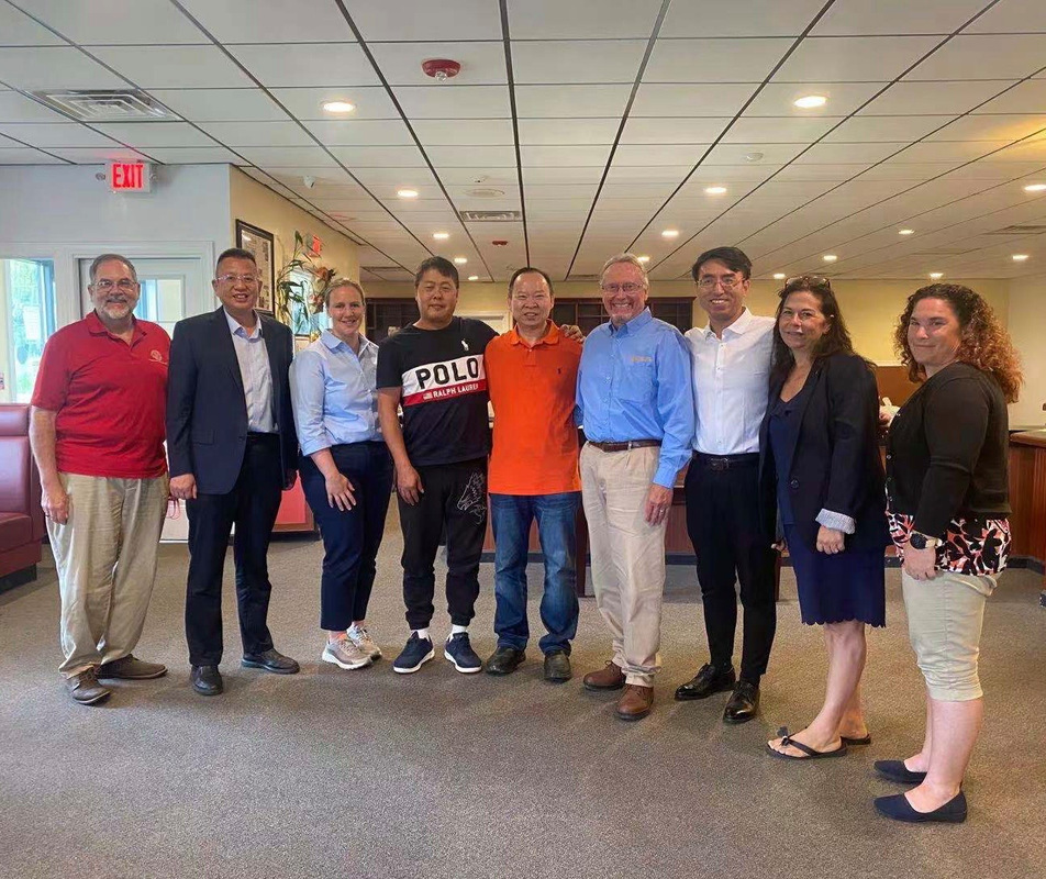 农业部长richard ball对我们的香菇酱工厂非常感兴趣和支持,今天特地